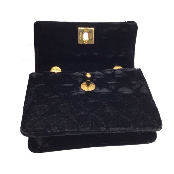 CHANEL BLACK VINTAGE 80'S QUILTED VELVET MINI FLAP BAG - Picture 7 of 13